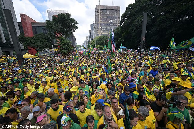 An immense crowd of his followers packed Avenida Paulista, one of the main streets of the city.