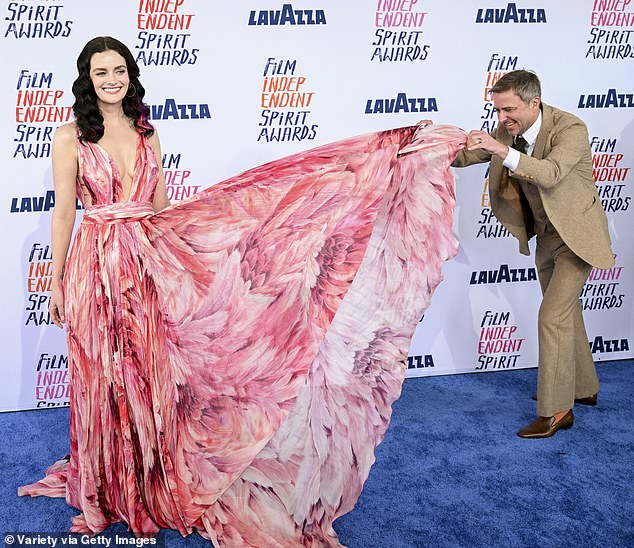 Taking advantage of the comedian's bursts of victory and great timing, Hardwick got a big laugh as he grabbed the end of Hearst's dress to inspect it.