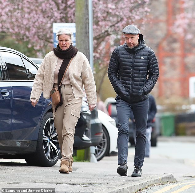 Ten Hag and his wife Bianca arrived at the restaurant in casual clothes on Monday afternoon.