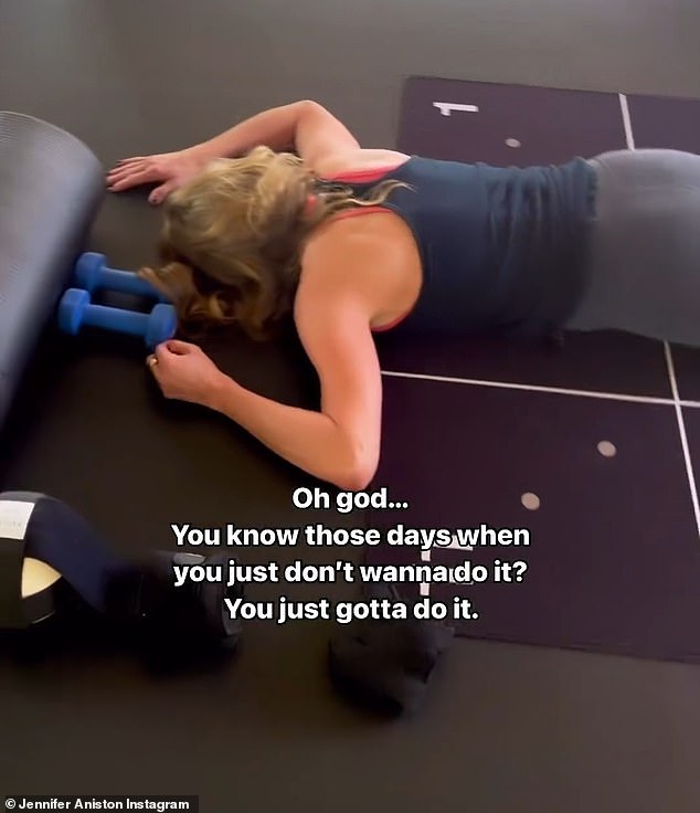 Jennifer showed her fans some quick clips of her sweat session and ended the video with her collapsing at the end of her push-ups.