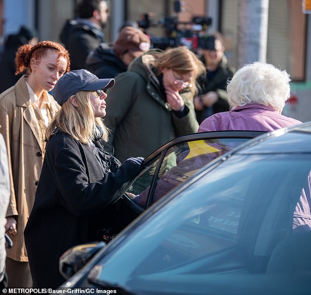 Scarlett was working with two members of her cast, Erin Kellyman (left) and June Squibb (right), for the outdoor car scene.