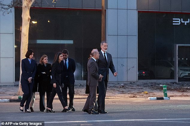 The Kings of Spain visited the site of the fire in Valencia this Monday