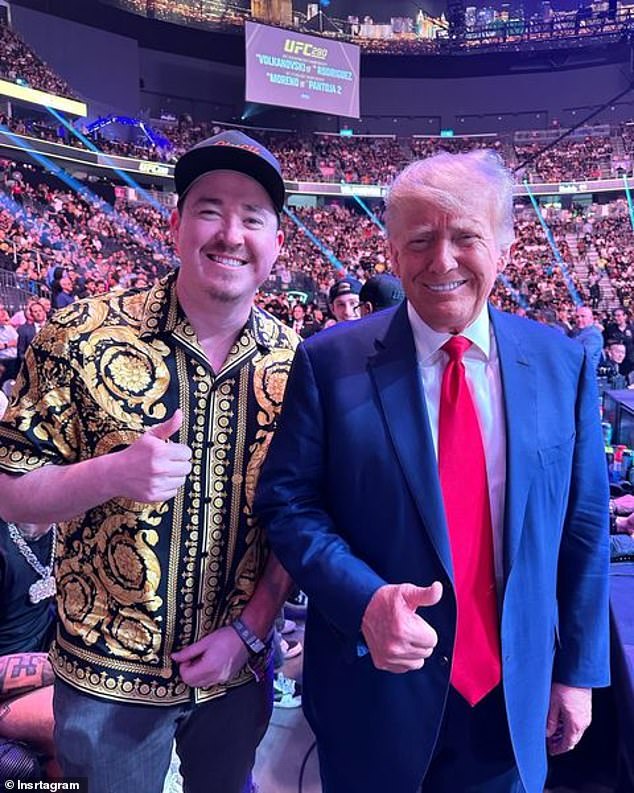 Gillis appears in the photo with Donald Trump, although he insists that he is a supporter of Joe Biden.