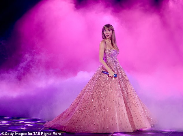 1709010311 46 Climate change critics slam Taylor Swift for using a gas guzzling