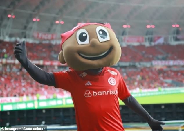 The individual who acted as Internacional's mascot, Saci, during the 3-2 victory over Gremio, is accused of sexually harassing Kumpel