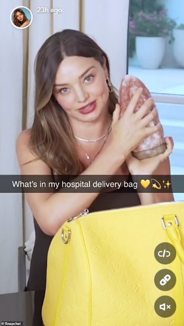 1709076733 915 Supermodel Miranda Kerr reveals the surprising items she packed in