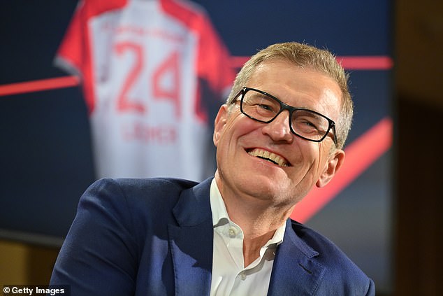 Bayern's general manager, Jan-Christian Dreesen, was also present at the locker room talk.