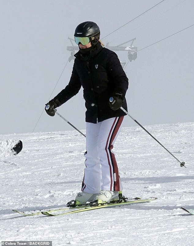 Sophie showed off her skills at the exclusive resort of St Moritz. In the photo with a sports outfit.