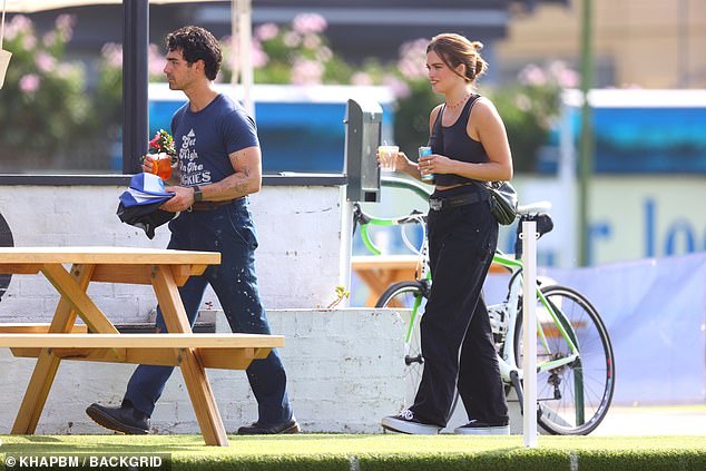 Joe and Stormi enjoyed drinks at the outdoor venue.