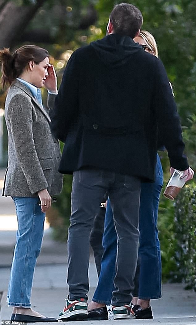 Ben and his ex-wife, famous for their warm co-parenting relationship, were also seen meeting up and sharing a warm chat this week.