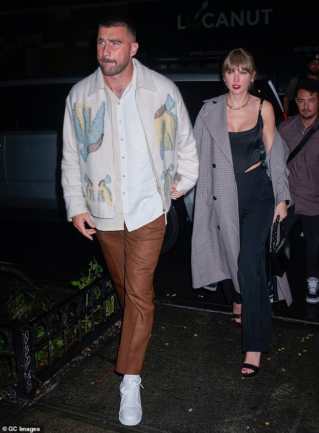 1709222720 918 The REAL reason Taylor Swifts family is madly in love