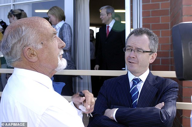Epstein (right) enjoys a high reputation in Labor circles, having served as Director of the Ministerial Media Group and National Media Liaison to Bob Hawke and Paul Keating.