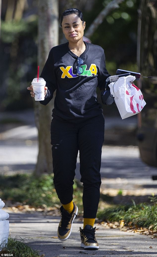 Blac Chyna showed off her natural look while grabbing takeout during filming in New Orleans on Thursday.