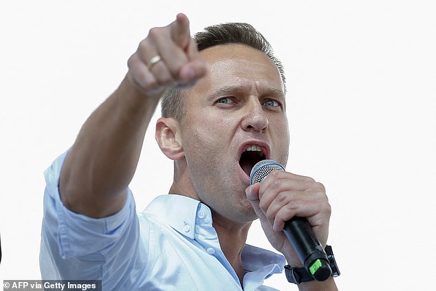 Britain has imposed sanctions on the heads of the Arctic penal colony where Russian opposition leader Alexei Navalny was killed.