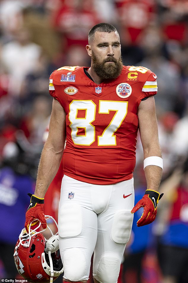 Chiefs tight end Travis Kelce named Athlete of the Year at People's Choice Awards