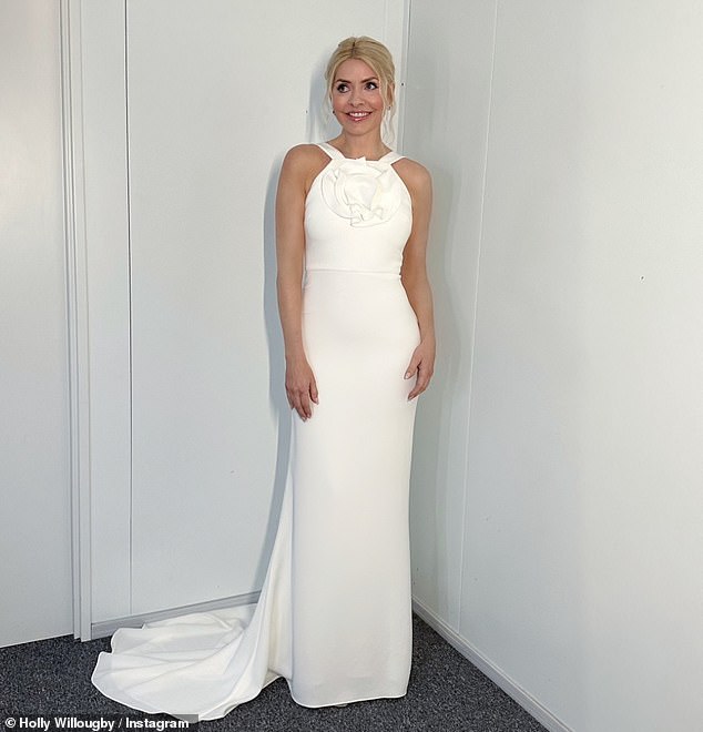 Holly Willoughby cut a very glamorous figure in a stunning ivory white dress while presenting Dancing On Ice on Sunday night.