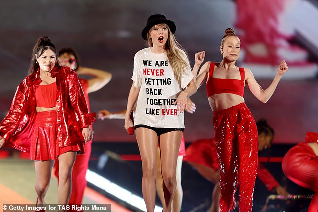 A die-hard Swiftie has revealed how Taylor Swift gifted her her iconic black '22' bowler hat at her Melbourne show on Saturday night.