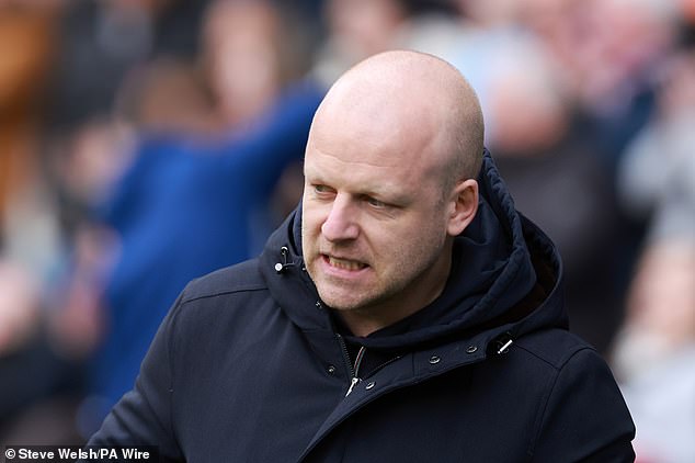 Steven Naismith warned that missile launches, as seen during Tuesday's match between Hibernian and Hearts, could spell the end of the Edinburgh derby.
