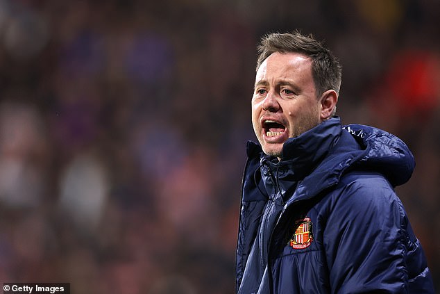 Sunderland manager Michael Beale has apologized after being criticized for appearing to ignore one of his players.