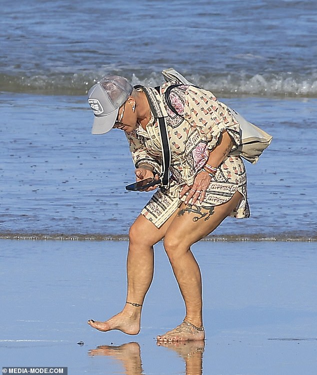Pink and her family had a close encounter with some botflies that had washed up on a Queensland beach on Thursday.