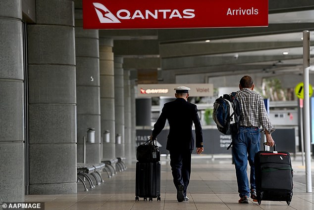 Members of the Australian Air Pilots Federation who work for Network Aviation and QantasLink in Western Australia were expected to leave their jobs on Wednesday and Thursday as pay negotiations stalled.