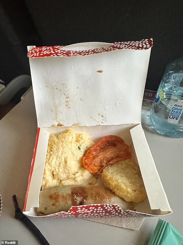 The passenger shared photos of a breakfast 