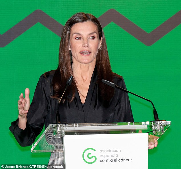 The elegant mother of two, 51, did her best to chair the gathering ahead of World Cancer Day on February 4.