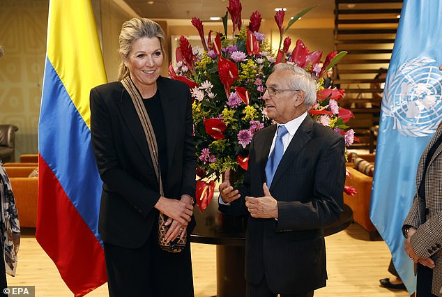 Queen Máxima of the Netherlands looks elegant at a United Nations event (In the photo: The Queen with the Minister of Finance and Public Credit of Colombia, Ricardo Bonilla)
