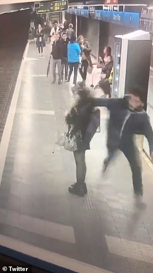 Man brutally beats unsuspecting young woman while listening to music with headphones and looking at her mobile phone