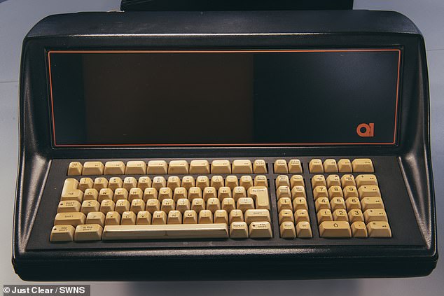 Two of the world's first personal computers, the Q1, were discovered by chance during a house cleaning in London.