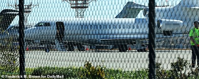 Taylor Swift landed in Las Vegas, two and a half hours before the Super Bowl. The photo shows her private jet in Los Angeles shortly before taking off.