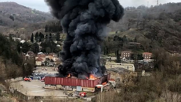 A warehouse storing 900 tonnes of lithium batteries waiting to be recycled caught fire this afternoon, amid growing fears about their dangers.