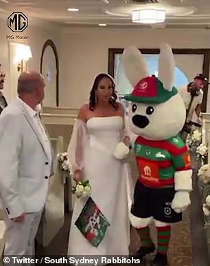 The blushing bride also carried a South Sydney flag.