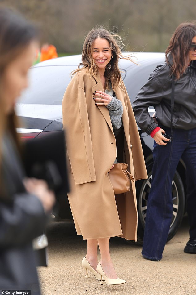 The actress protected herself from the cold by covering herself with a beautiful camel-colored trench coat that hid her entire outfit.