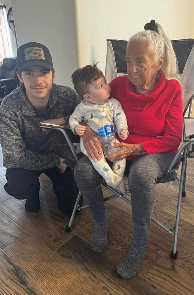 Tyler Boebert turned the Republican into a grandmother at the age of 36. She appears in the photo with his son and his grandmother.