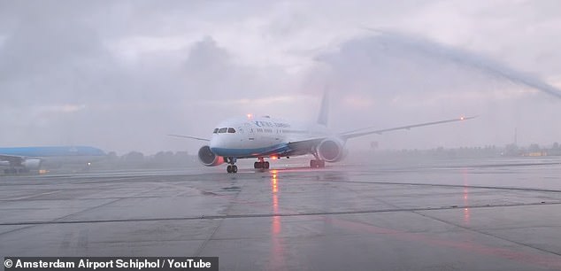1709391190 189 Aviation experts reveal fascinating reason planes are sometimes sprayed with