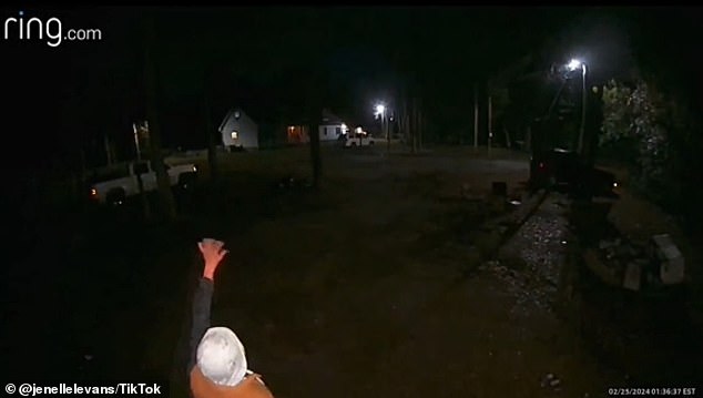 Footage then shows the man waving as Evans begins yelling the Spanish word for police from his front porch.