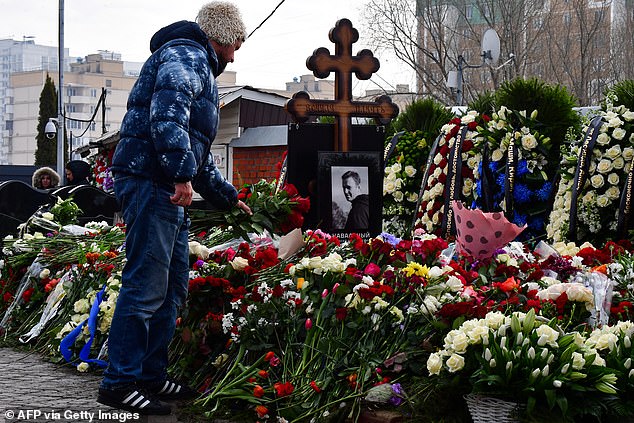 1709478141 265 Thousands of Russian mourners continue to line the streets to