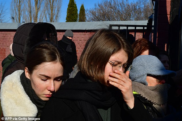 1709478142 412 Thousands of Russian mourners continue to line the streets to