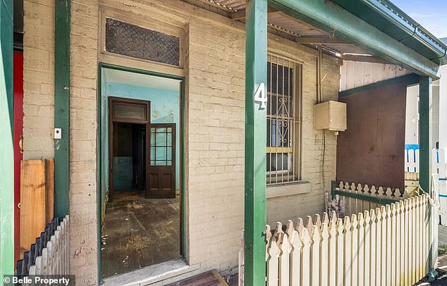 But the sale price of the Water Street property was well below the $2.325 million median for Annandale, with CoreLogic data showing a 17.6 per cent increase in the year to February.
