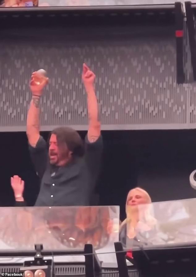 The American musician was seen having a blast while watching U2's final residency concert at the Las Vegas Sphere on Saturday night, hugging and dancing wildly in the stands.
