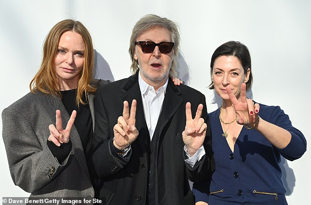 The 52-year-old designer presented the Stella McCartney Womenswear Fall/Winter 2024-2025 collection, in the presence of a large number of famous faces.