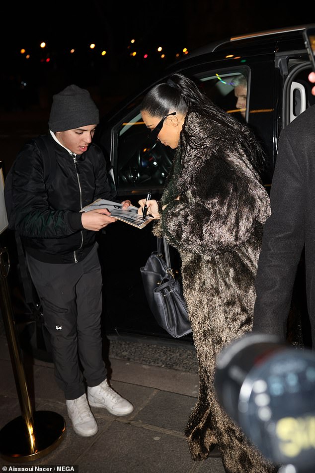 The reality star, who attended the Balenciaga runway show earlier in the day, graciously signed autographs for fans as she approached the restaurant.
