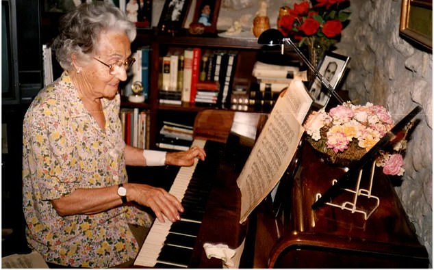 María when she was 87 years old in 1994 playing the piano.