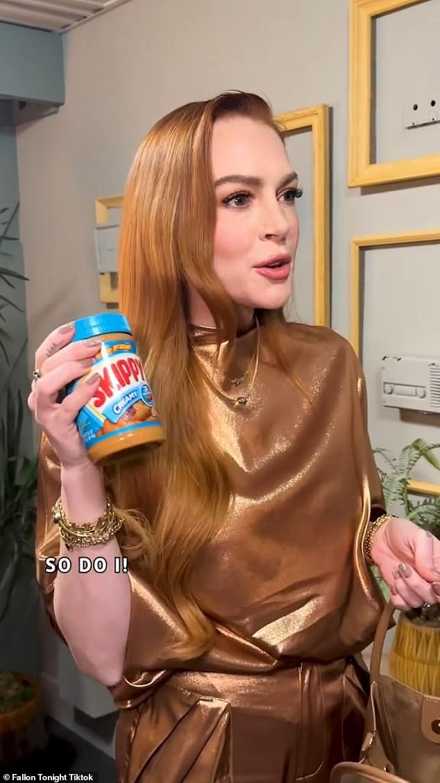 1709625498 128 Lindsay Lohan recreates scene from The Parent Trap 26 years