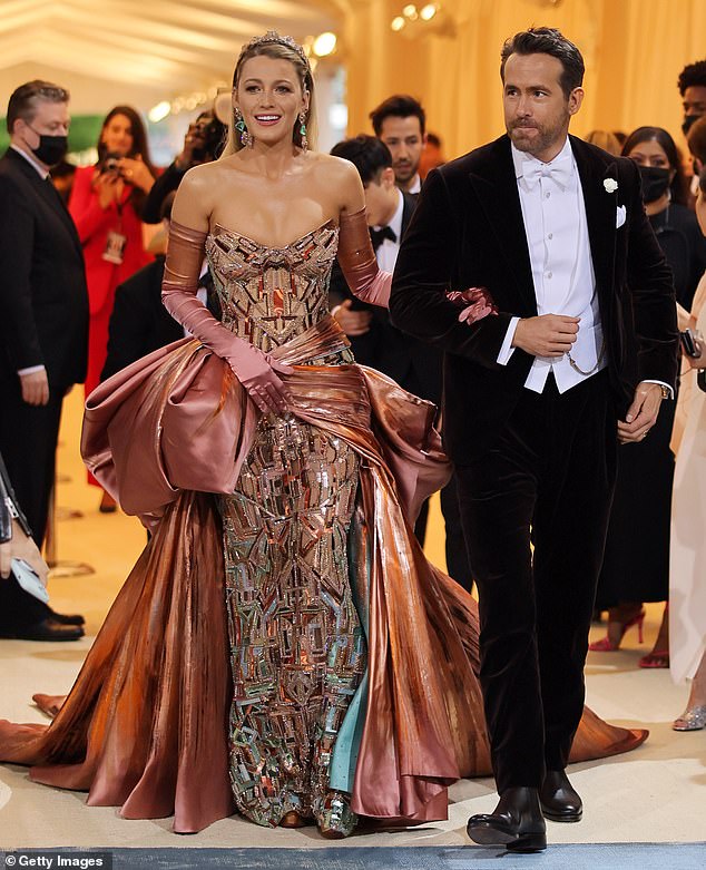Blake Lively arrived at the Met Gala in 2022 wearing a similar strapless dress in rose gold, though hers featured an elaborate train that fanned out to pay homage to New York City's famous buildings.