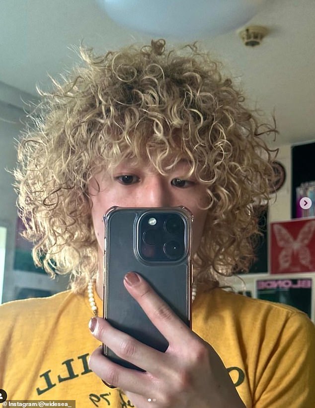 Tokyo-based hairstylist Hiroumi shares a shaggy, bleached blonde look;  Perming is becoming very popular in Southeast Asian countries, including Japan and Korea.