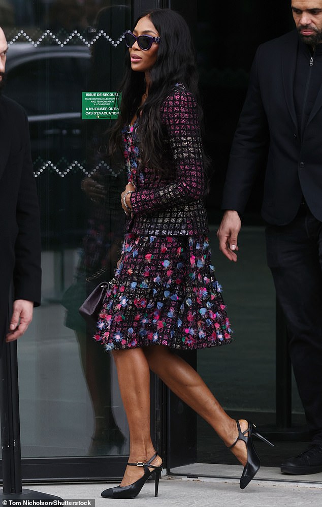 The fashionista paired her chi dress with a jacket of the same color, which featured a black checkered print.