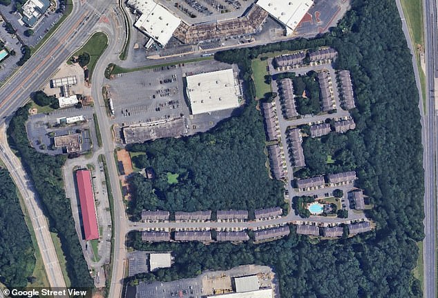 It is unknown how the car entered the pool (as seen in the bottom right of the satellite image), but the pool area is right in the heart of the gated community, some distance from the main public access road .