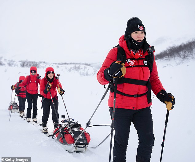 At one point, the sports expert, 39, shouldered the burden of her teammates to help lighten the load.